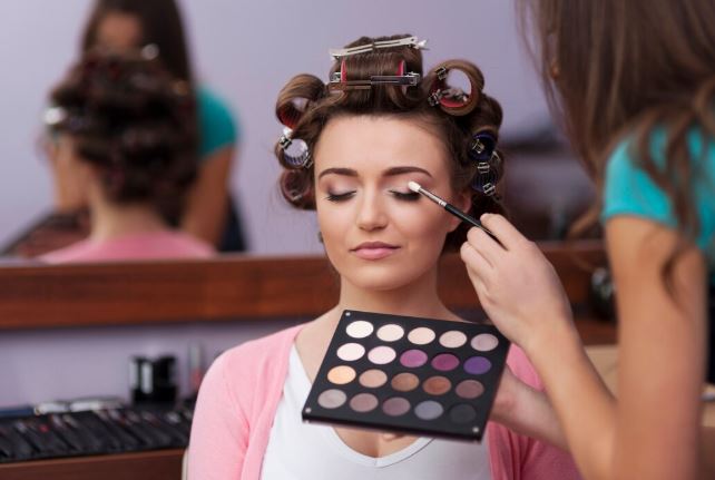 celebrity makeup artist delhi​